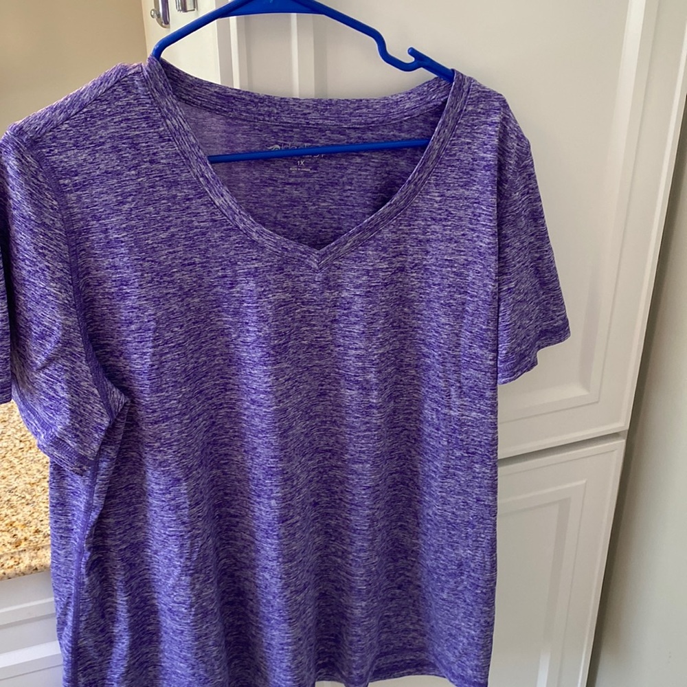 Woman’s Ideology top 1x only worn one time in Excellent condition